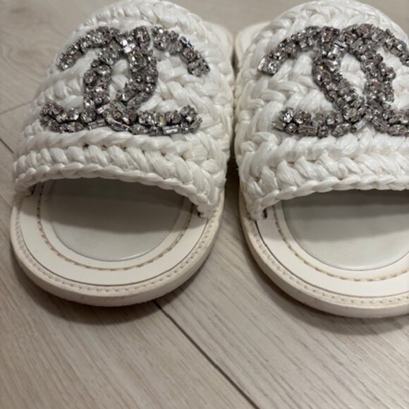 CHANEL Slides - Picture 2 of 12